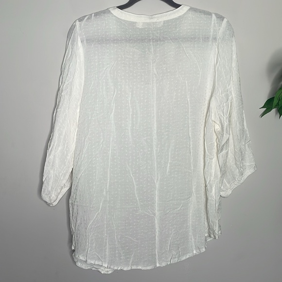 Solitaire 3/4 Sleeve Crocheted Top - Picture 6 of 7